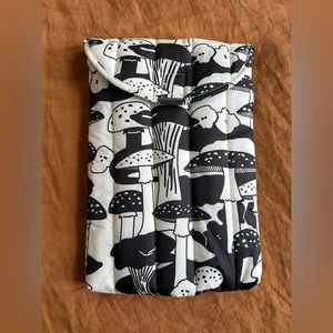 BAGGU Puffy Laptop Sleeve 13” / 14” Mushroom
